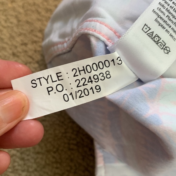 Vineyard Vines Shorts - Picture 11 of 11